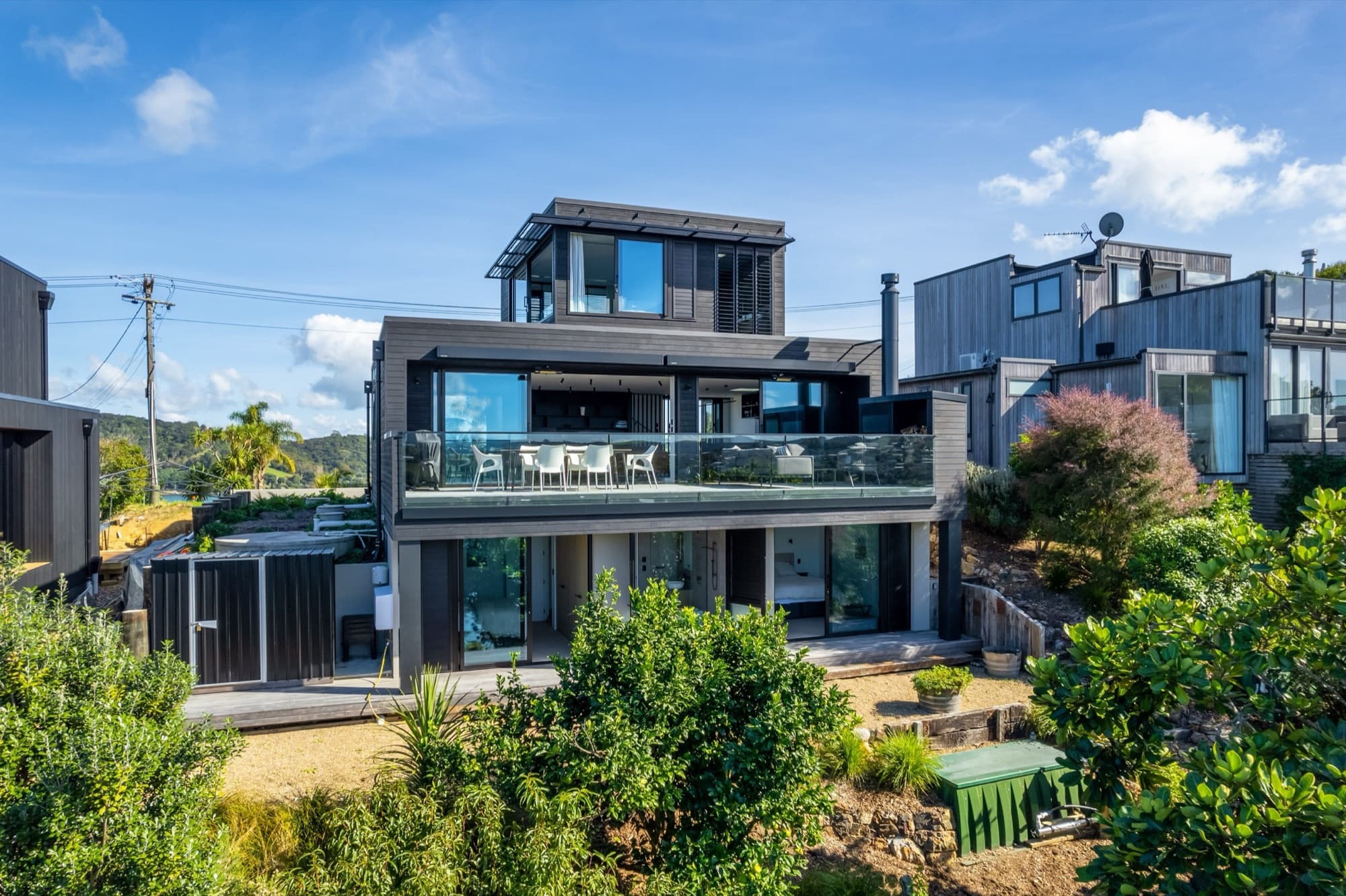 Architectural new-build home in Auckland built by Glenbuild